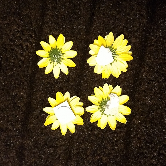 Set of four, sparkly, yellow flowers. For decorating or crafting. - Picture 2 of 3